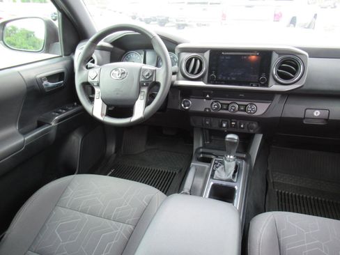 Used 2019 Toyota Tacoma TRD Sport RWD image 13