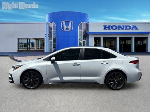 Used 2025 Toyota Corolla SE FWD image 4