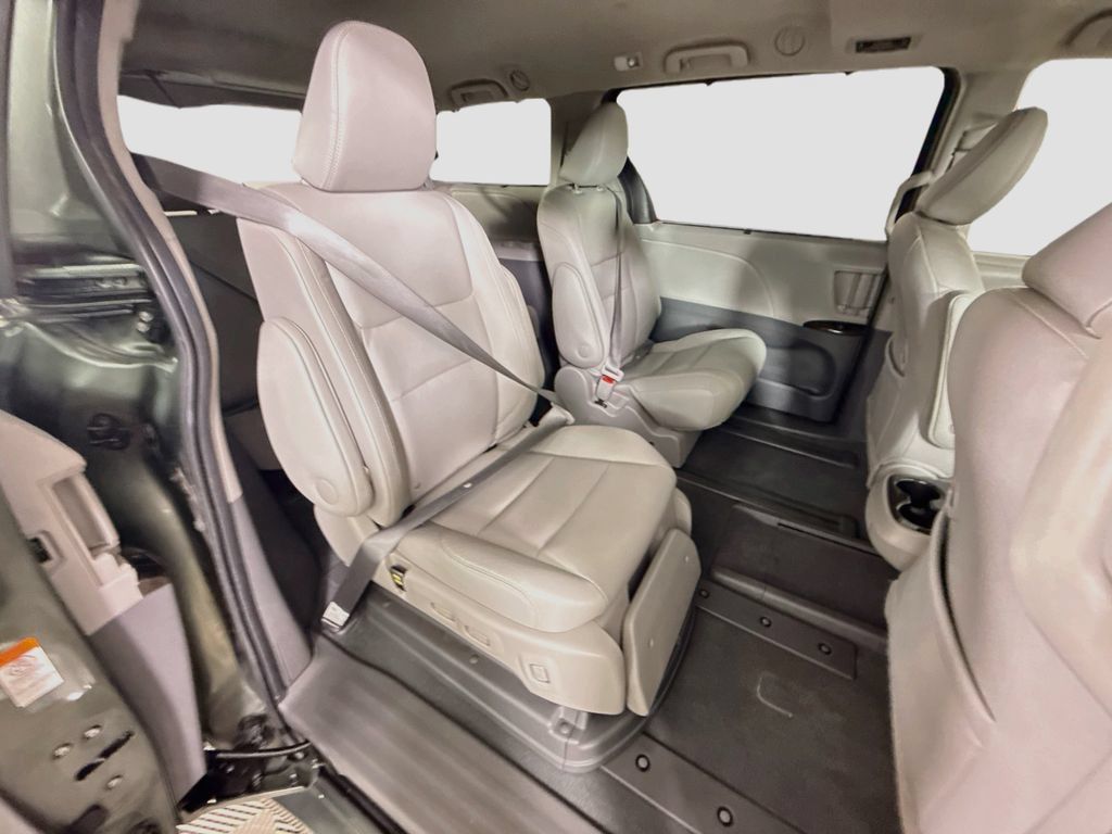 Certified 2020 Toyota Sienna XLE w/ XLE Navigation Package FWD image 34