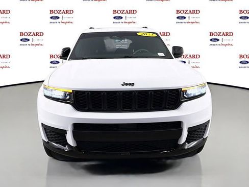 Used 2023 Jeep Grand Cherokee L Laredo AWD/4WD image 2