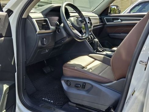 Certified 2023 Volkswagen Atlas SE w/ Panoramic Sunroof Package FWD image 13
