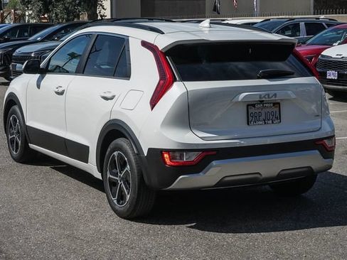 Certified 2025 Kia Niro EX FWD image 8