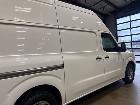 Used 2020 Nissan NV 2500 SV RWD image 31