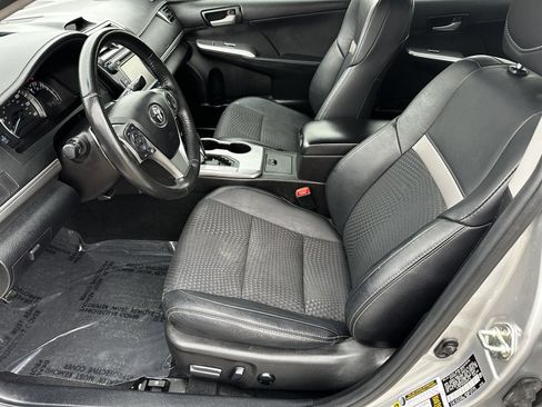 Used 2014 Toyota Camry SE image 9