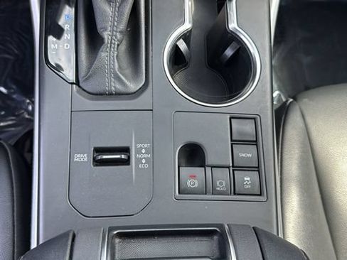 Used 2023 Toyota Highlander XLE FWD image 27