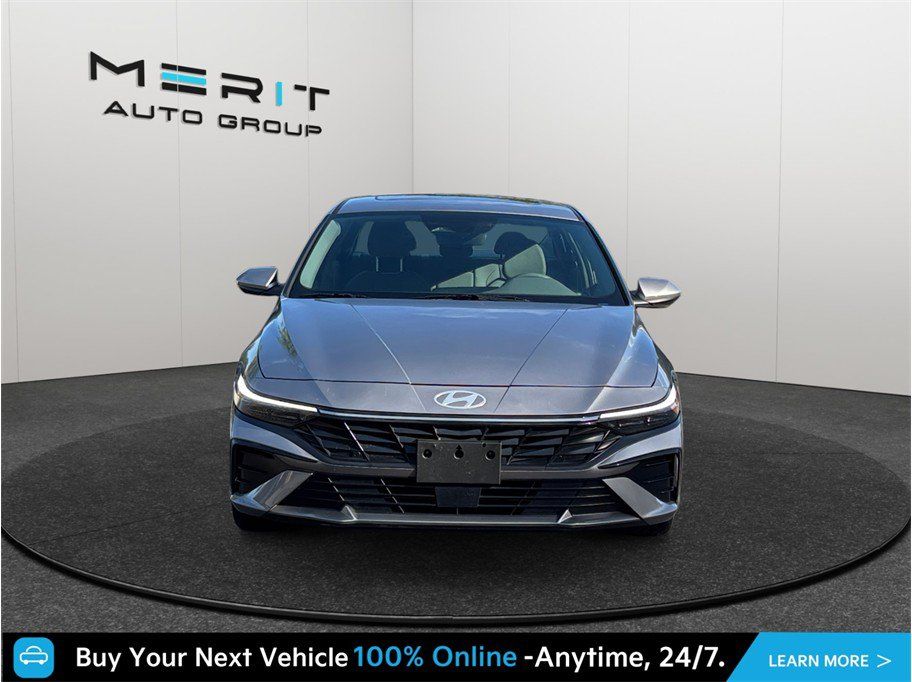 Used 2025 Hyundai Elantra SEL FWD image 3
