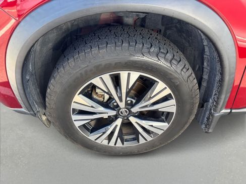 Certified 2021 Nissan Rogue SV image 3