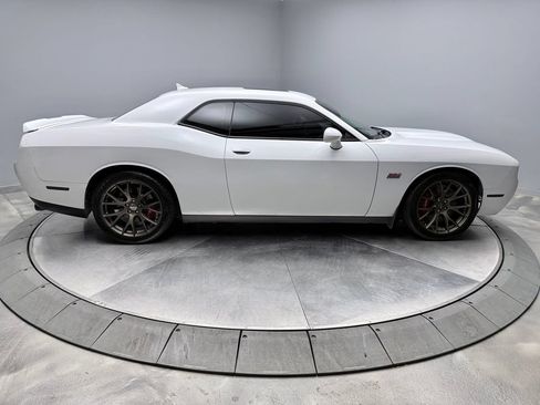 Used 2018 Dodge Challenger SRT RWD image 4