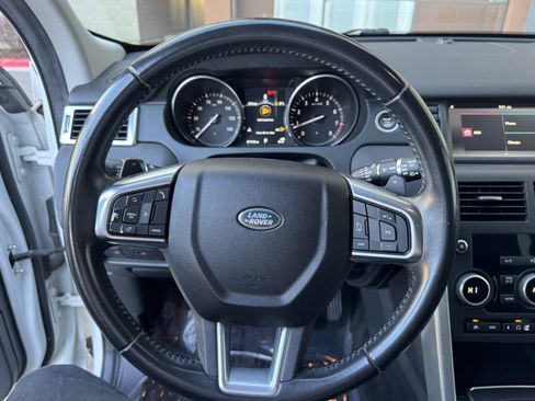 Used 2017 Land Rover Discovery Sport SE image 25
