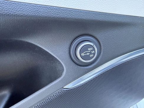 Used 2023 Buick Enclave Essence AWD/4WD image 11