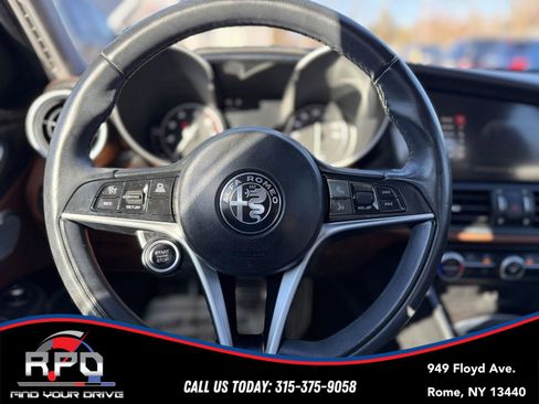 Used 2019 Alfa Romeo Giulia Ti w/ Quick Order Package 22X Lusso image 23