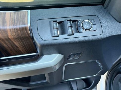 Used 2017 Ford F150 Lariat w/ Equipment Group 502A Luxury AWD/4WD image 25