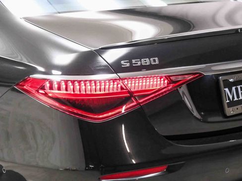 Certified 2022 Mercedes-Benz S 580 4MATIC Sedan w/ AMG Line Package image 7