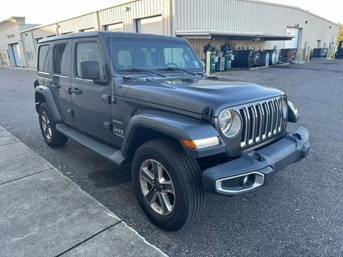 Used 2018 Jeep Wrangler Unlimited Sahara image 4