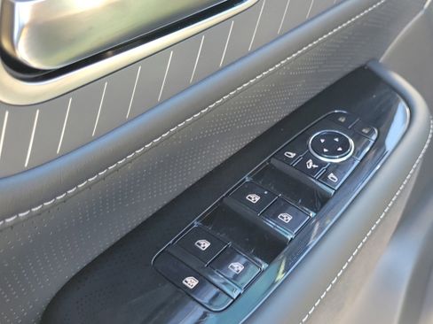 New 2026 INFINITI QX80 Autograph w/ Premium Cargo Package image 16