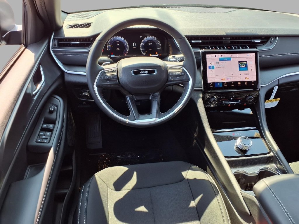 New 2027 Jeep Grand Cherokee Laredo X AWD/4WD image 4