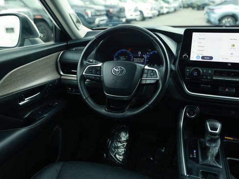 Used 2024 Toyota Grand Highlander FWD image 25