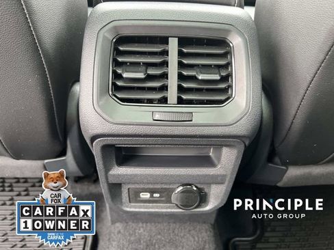 Used 2022 Volkswagen Tiguan SE w/ Panoramic Sunroof Package FWD image 30