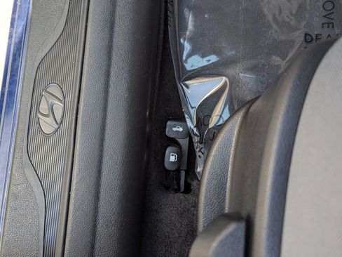 Used 2013 Hyundai Elantra GLS w/ Preferred Pkg FWD image 20