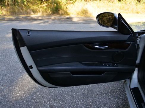 Used 2011 BMW Z4 sDrive30i image 25