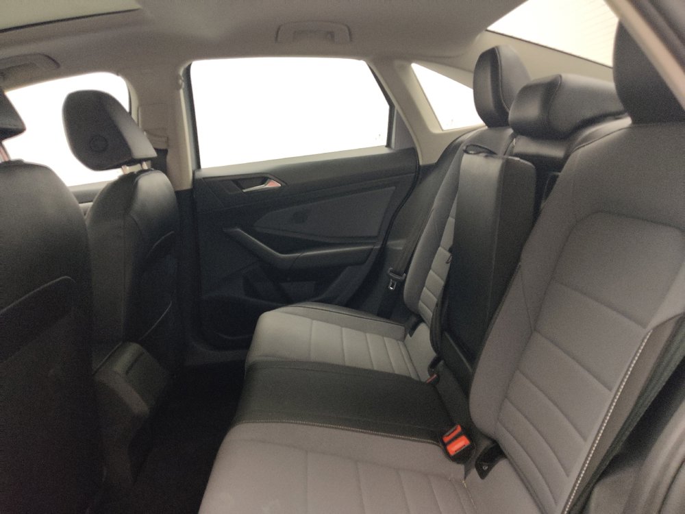 Used 2025 Volkswagen Jetta SE FWD image 18