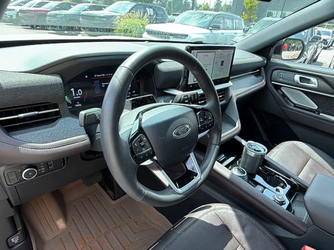 Used 2025 Ford Explorer Platinum w/ Ultimate Package RWD image 25
