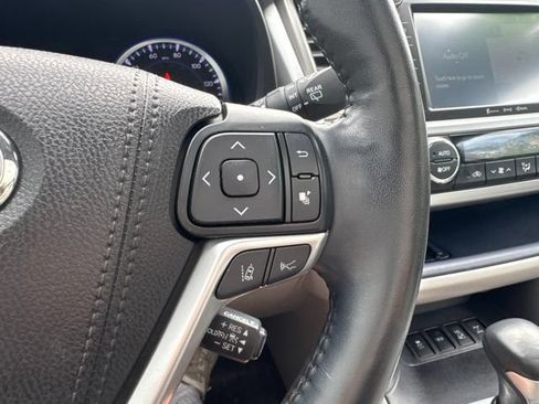 Used 2018 Toyota Highlander Limited Platinum AWD/4WD image 40