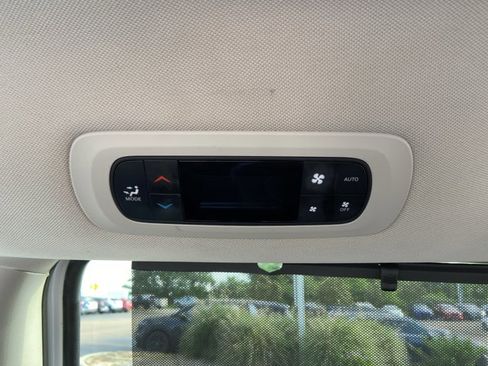 Used 2023 Chrysler Pacifica Touring-L FWD image 47