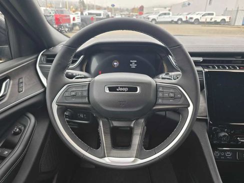 New 2025 Jeep Grand Cherokee Limited image 11