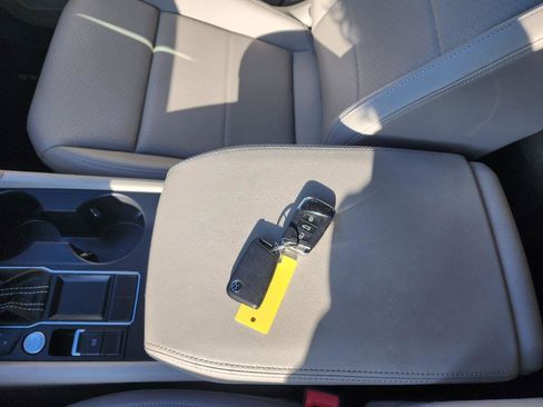 Used 2021 Volkswagen Atlas SE image 23