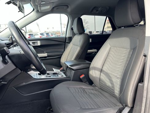 Used 2021 Ford Explorer XLT image 13