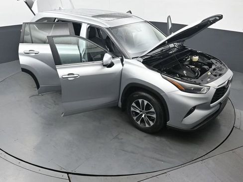Certified 2024 Toyota Highlander XLE image 63