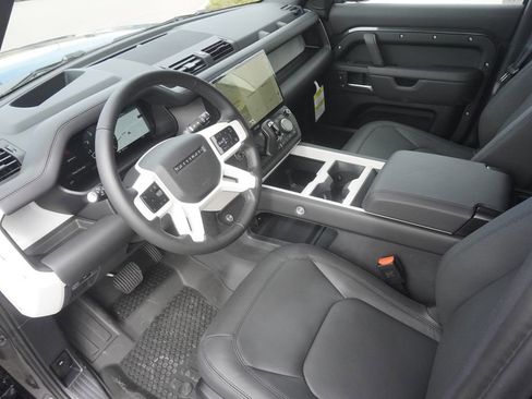 New 2026 Land Rover Defender 110 X-Dynamic SE image 18
