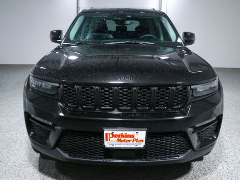 Used 2023 Jeep Grand Cherokee Limited w/ Black Appearance Package AWD/4WD image 4