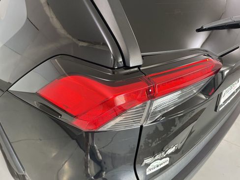 Used 2021 Toyota RAV4 XLE FWD image 43