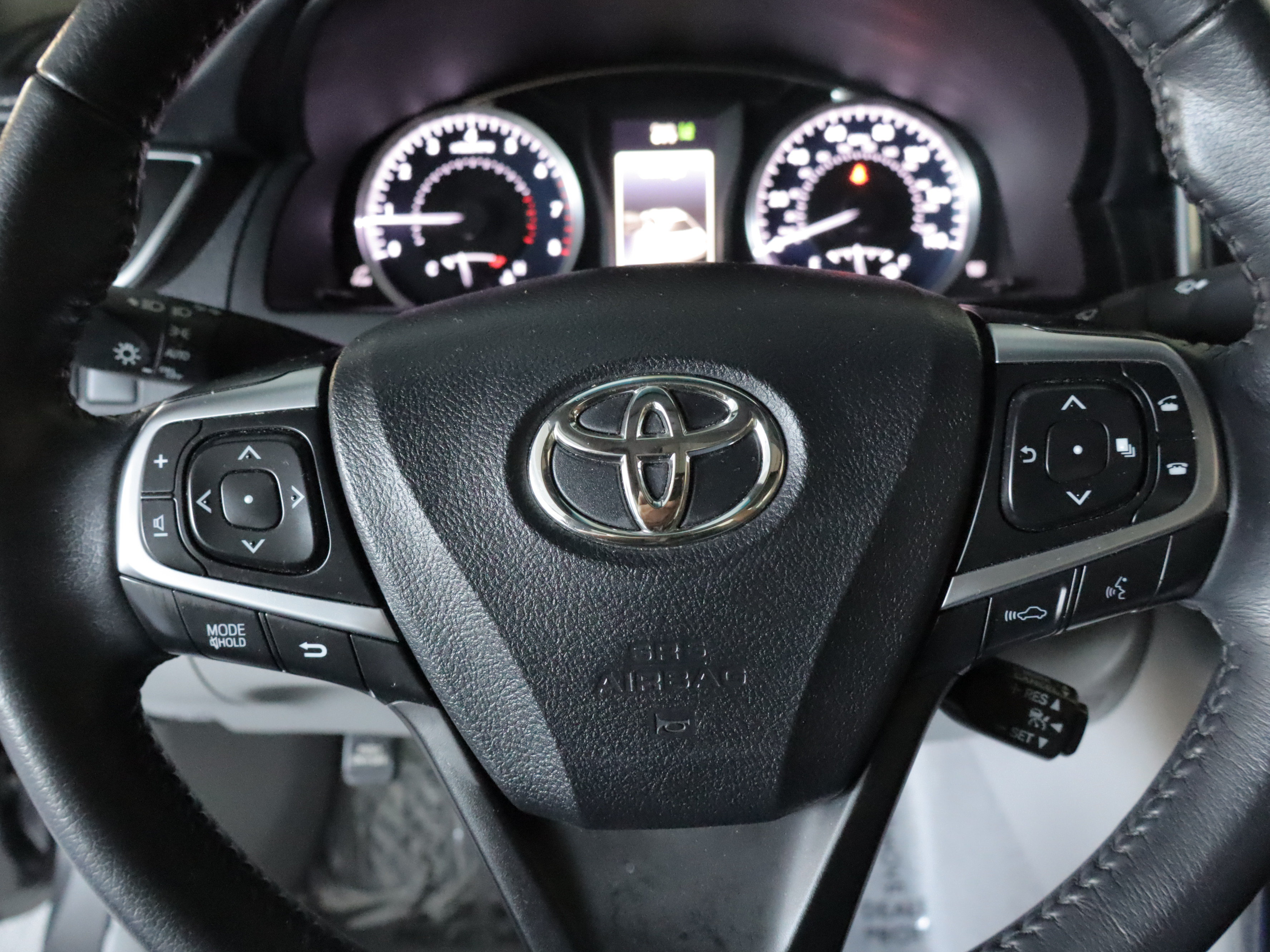 Used 2016 Toyota Camry XLE w/ Advanced Technology Package FWD image 16