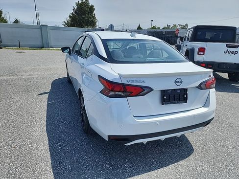 Used 2024 Nissan Versa SR image 9