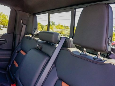New 2026 GMC Sierra 1500 AT4 w/ AT4 Premium Package AWD/4WD image 12