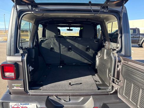 Used 2021 Jeep Wrangler Unlimited Sahara image 31