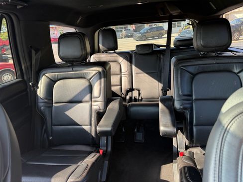 Used 2018 Lincoln Navigator Select AWD/4WD image 16