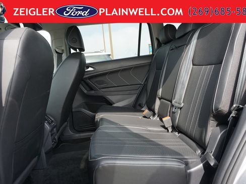 Used 2023 Volkswagen Tiguan SE AWD/4WD image 11