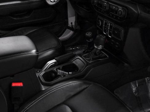 Used 2018 Jeep Wrangler Unlimited Sahara AWD/4WD image 22