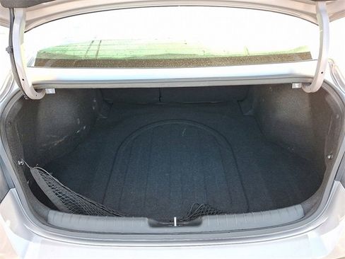 Used 2022 Hyundai Elantra Limited w/ Cargo Package image 29