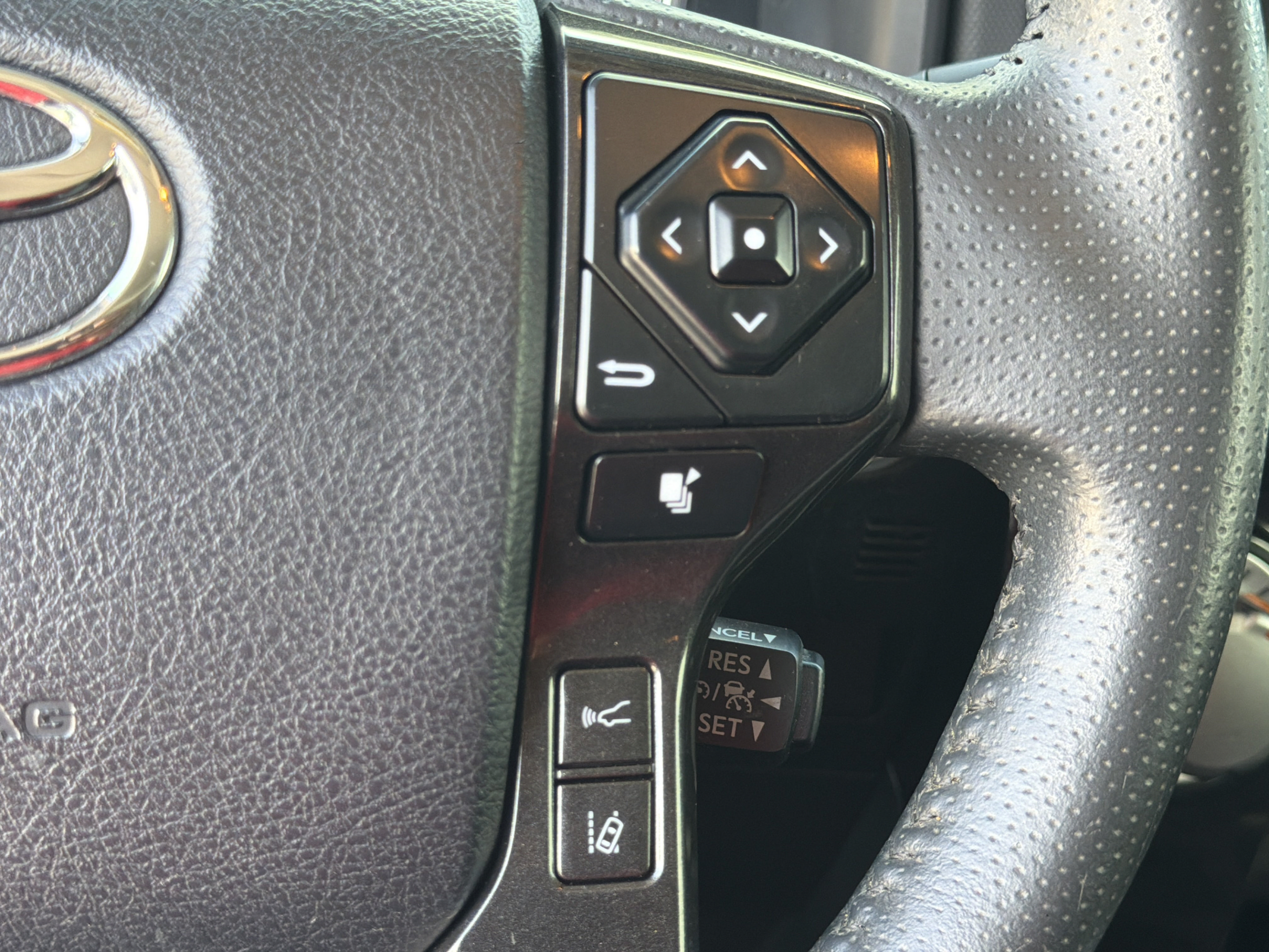 Used 2022 Toyota 4Runner TRD Off-Road Premium w/ Moonroof Package AWD/4WD image 15
