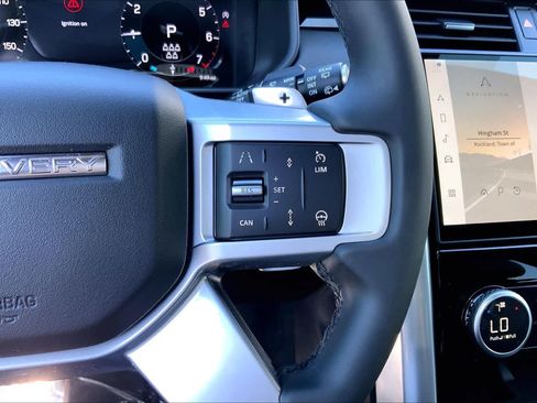 Used 2025 Land Rover Discovery S AWD/4WD image 23