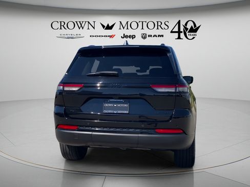 Used 2023 Jeep Grand Cherokee Limited w/ Black Appearance Package AWD/4WD image 6