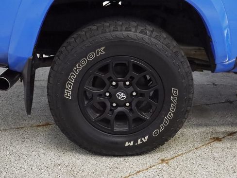 Used 2020 Toyota Tacoma SR5 AWD/4WD image 8
