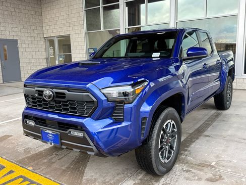 Used 2025 Toyota Tacoma TRD Sport image 1