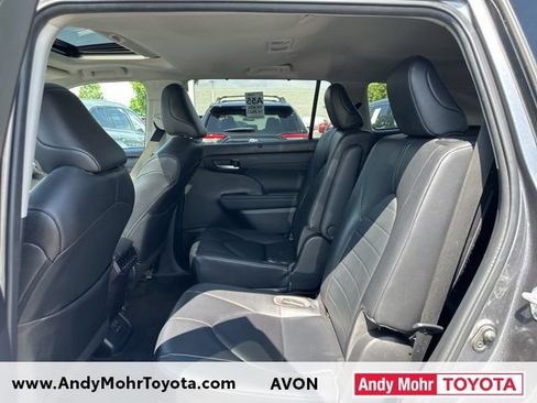 Used 2023 Toyota Highlander XLE AWD/4WD image 11