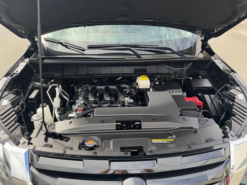 Used 2025 Nissan Pathfinder Platinum image 9